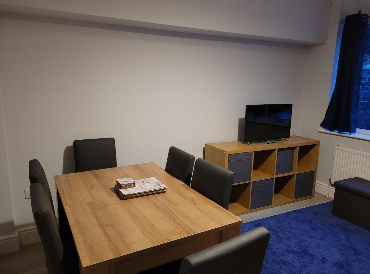 Golden Square Place Holiday home Warrington