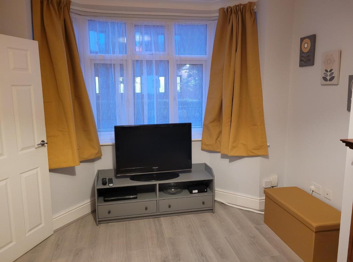 Golden Square Place Holiday home *